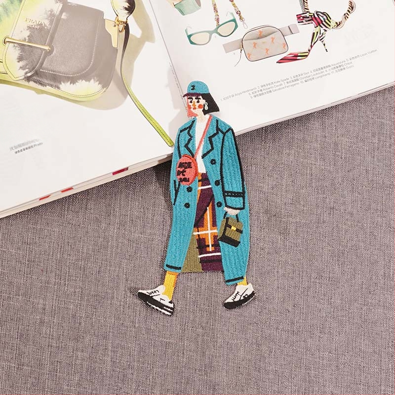 Siuvinėta aplikacija drabužiams su anime personažų motyvu, poliesteris ir medvilnė, netaisyklingos formos, prekinis ženklas Embroidery Loft, tinkama paltams ir moterų drabužiams