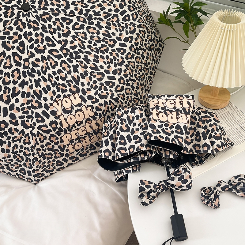 Leopardų spausdintas sulankstomas skėtis, vinilo audinys 190T, plieninis rėmas su 8 šonkauliais, automatinis atidarymas, UV apsauga UPF 50+