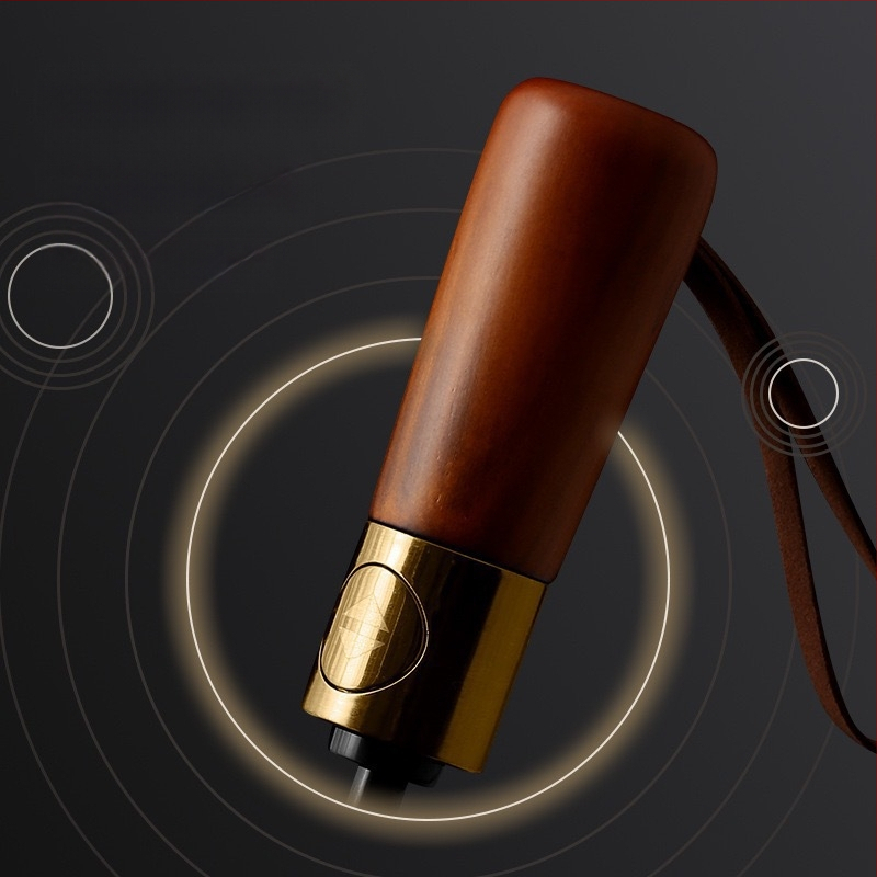 Ομπρέλα τριπλής αναδίπλωσης με χειρολαβή από συμπαγές ξύλο, σκελετός από ίνες με 10 ράβδους, ύφασμα 210T, άνοιγμα με αυτόματο μηχανισμό