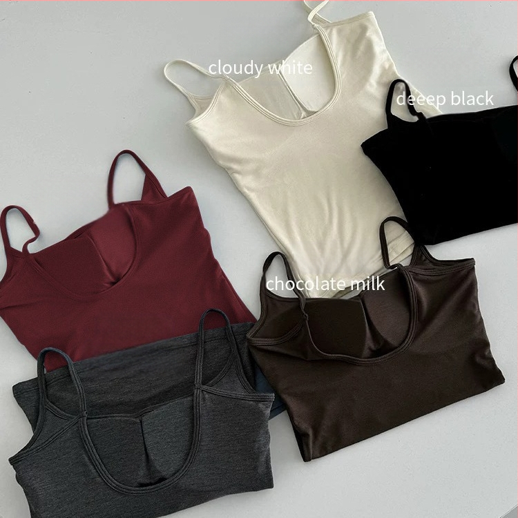 Siltuma top sievietēm: viskozes top ar iebūvētām polsterēm, U kakla izgriezums, bieza auduma 251–300 g/m², samta akcenti