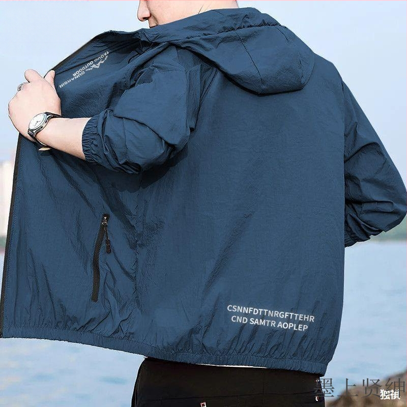 UV ochranná kapucňová bunda, voľný strih, dlhé rukávy, krátka dĺžka 40–50 cm, vlnená látka