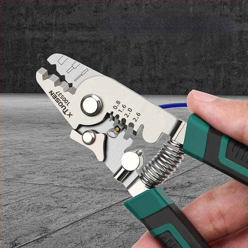 Višestruki alat za optička vlakna – uklanjanje izolacije, hvatanje, rezanje i oblikovanje, s oštrim vrhom