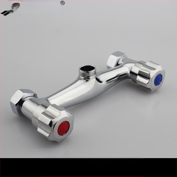 Į sieną įmontuojamas dviejų valdymų karšto ir šalto vandens maišytuvas su vario korpusu, paslėpta įranga — Modelis QJD-XBD; darbinis slėgis 0,6 MPa; karšto vandens temperatūra iki 90°C.