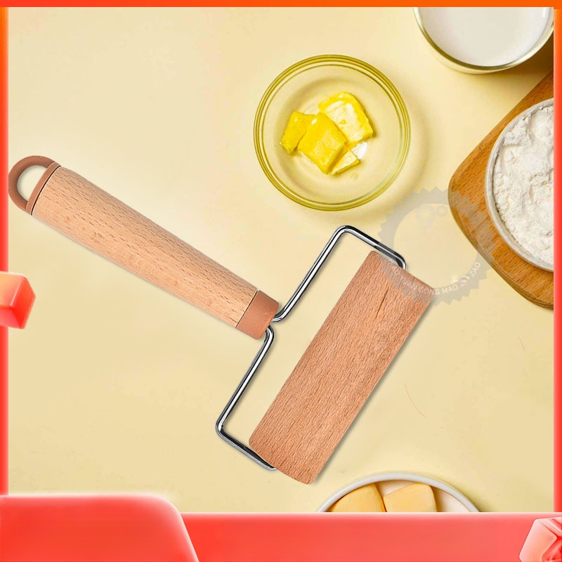 Ąžu medienos tešlos ritinimo volas – rankinis, skirtas tešlos lakštams, šiuolaikiško minimalistinio stiliaus