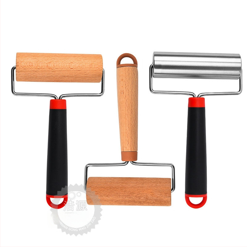 Ąžu medienos tešlos ritinimo volas – rankinis, skirtas tešlos lakštams, šiuolaikiško minimalistinio stiliaus