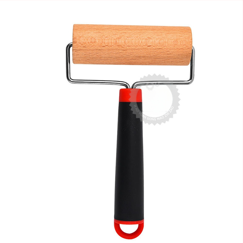 Ąžu medienos tešlos ritinimo volas – rankinis, skirtas tešlos lakštams, šiuolaikiško minimalistinio stiliaus