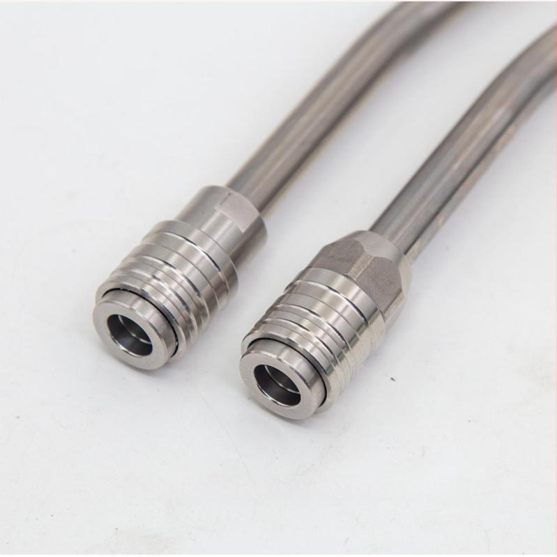 Automobiļu tīrīšanai augstā spiediena pistole ar nerūsējoša tērauda 304 galviņu un plastmasas rokturu; lietojums: auto mazgāšana; spiediens 300; svars 500 g