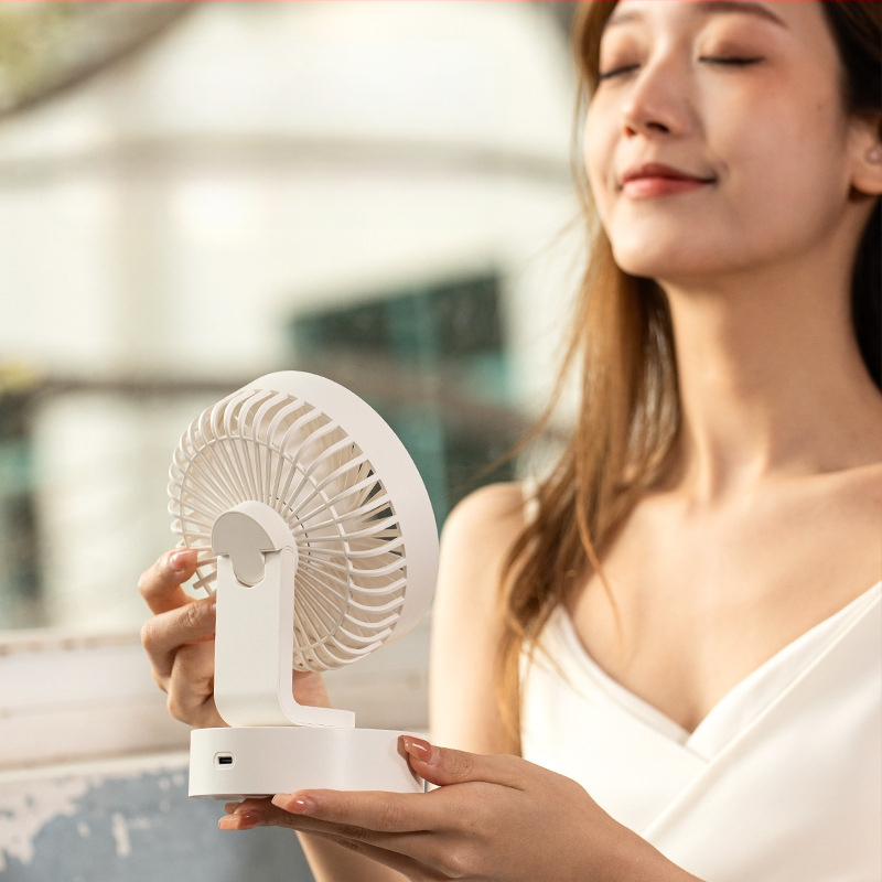 USB stalinis ventiliatorius, 5 mentelės, bešepetinis variklis, 5V 5W, įmontuota 1200–2000mAh baterija