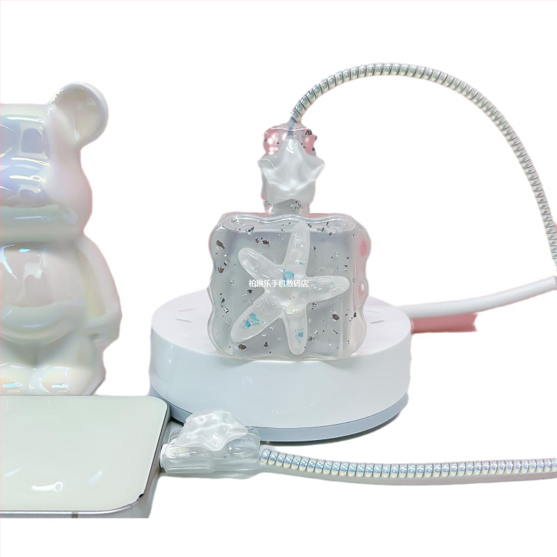 Carcasă protector TPU cristal pentru încărcător Apple și cablu USB-C pentru iPhone 15, antișoc, relief 3D, personalizabil