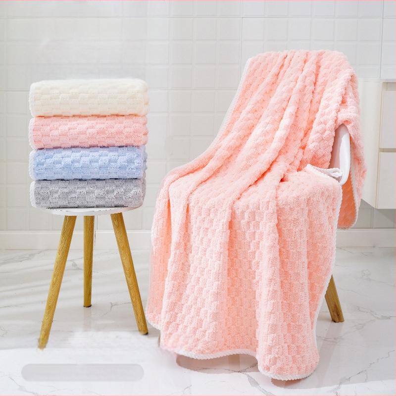 Koralo velūro vonios rankšluosčių ir plaukų džiovintuvo kepurės rinkinys, sugeriantis vandenį ir greitai džiūstantis; 150D siūlai; Jacquard plokščias mezgimas; svoris 200–300 g