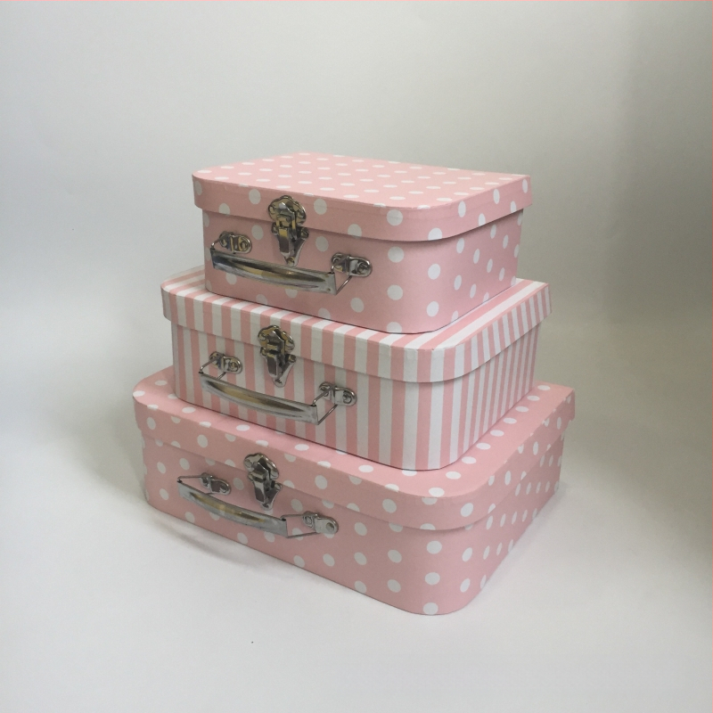 Сватбена подаръчна кутия за цветя с вечни цветя – Европейски ретро стил, преносим комплект от три куфара (модели W9844–W9847) с подаръчна опаковка