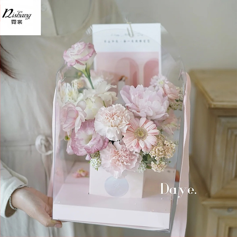 Kvadratinė skaidri PVC puokštės dėžutė su rankena, skirta dovanų ir gėlių įpakavimui, Modelis 07766, PVC + kartonas, 120 vnt dėžėje