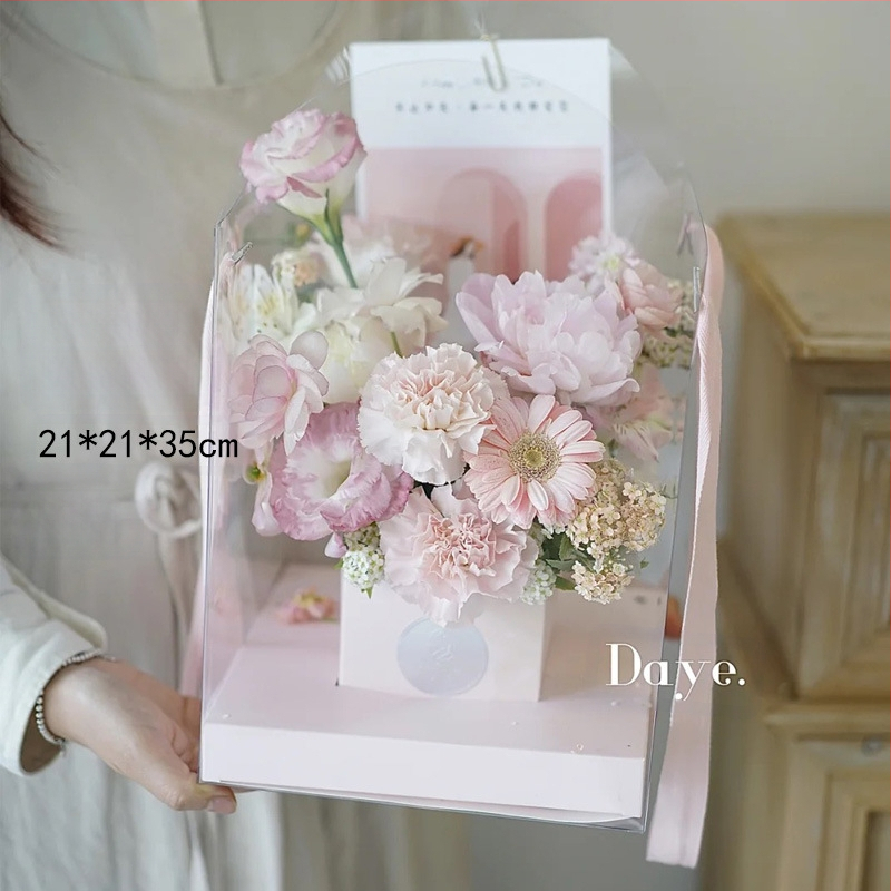 Kvadratinė skaidri PVC puokštės dėžutė su rankena, skirta dovanų ir gėlių įpakavimui, Modelis 07766, PVC + kartonas, 120 vnt dėžėje