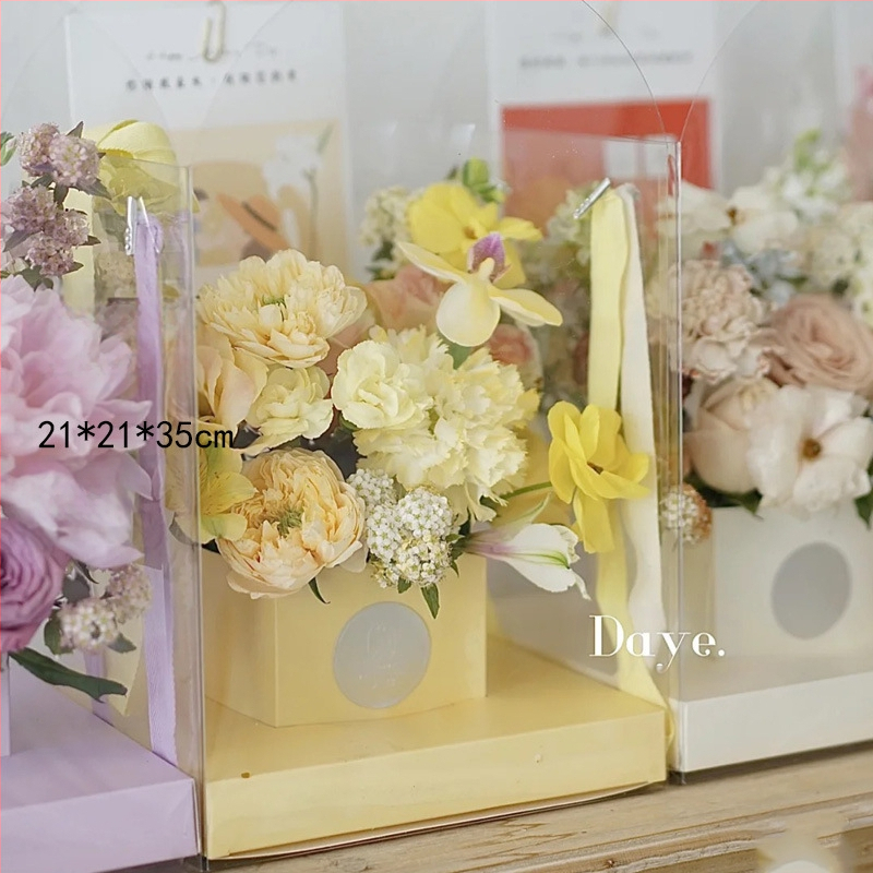 Kvadratinė skaidri PVC puokštės dėžutė su rankena, skirta dovanų ir gėlių įpakavimui, Modelis 07766, PVC + kartonas, 120 vnt dėžėje