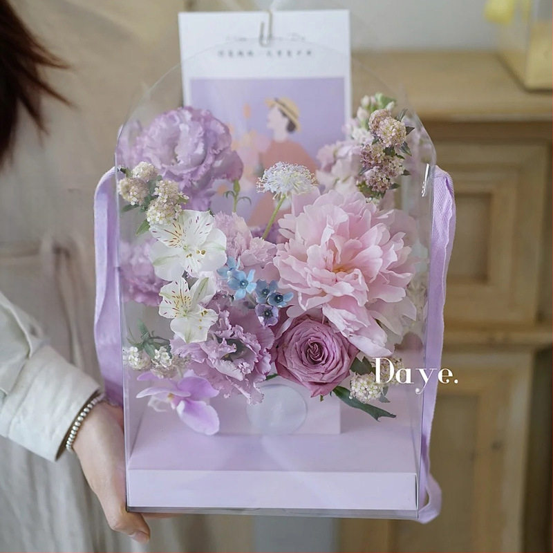 Kvadratinė skaidri PVC puokštės dėžutė su rankena, skirta dovanų ir gėlių įpakavimui, Modelis 07766, PVC + kartonas, 120 vnt dėžėje