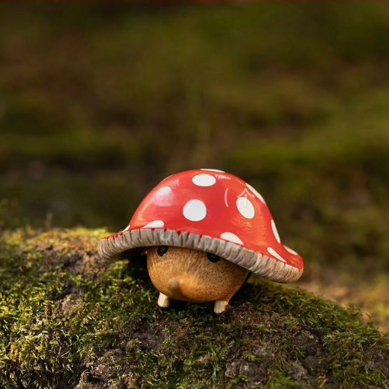 Κηπουρικό διακοσμητικό σε μορφή ποντικιού με μανιτάρι — από ρητίνη, στυλ καρτούν, γλυπτική