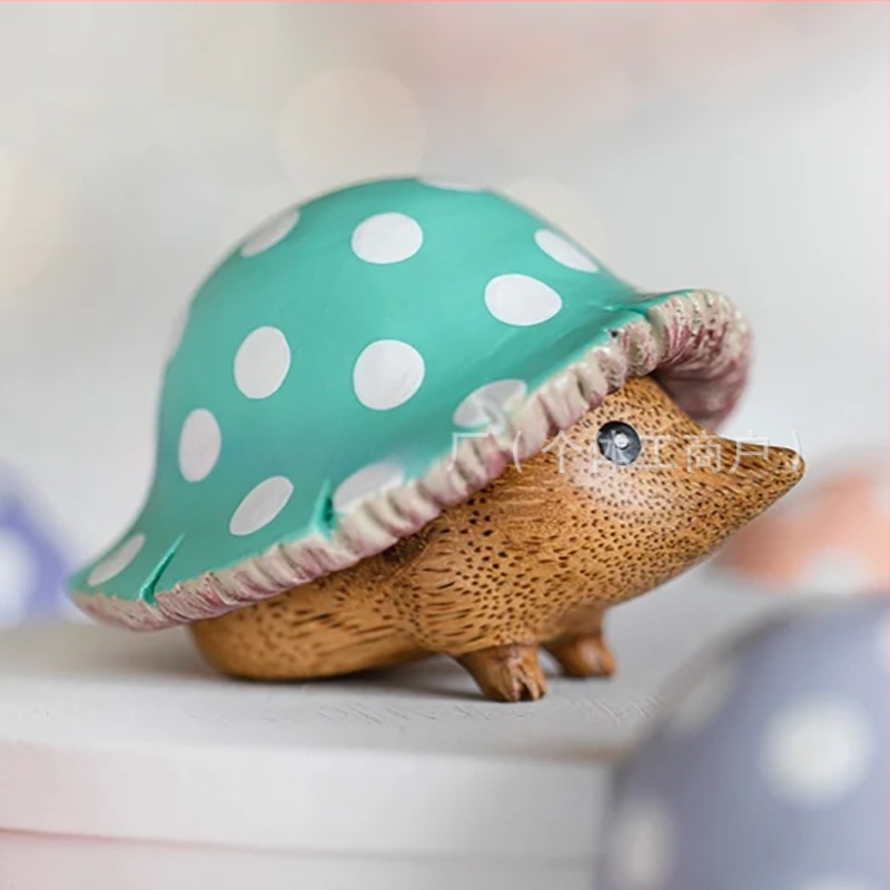 Κηπουρικό διακοσμητικό σε μορφή ποντικιού με μανιτάρι — από ρητίνη, στυλ καρτούν, γλυπτική