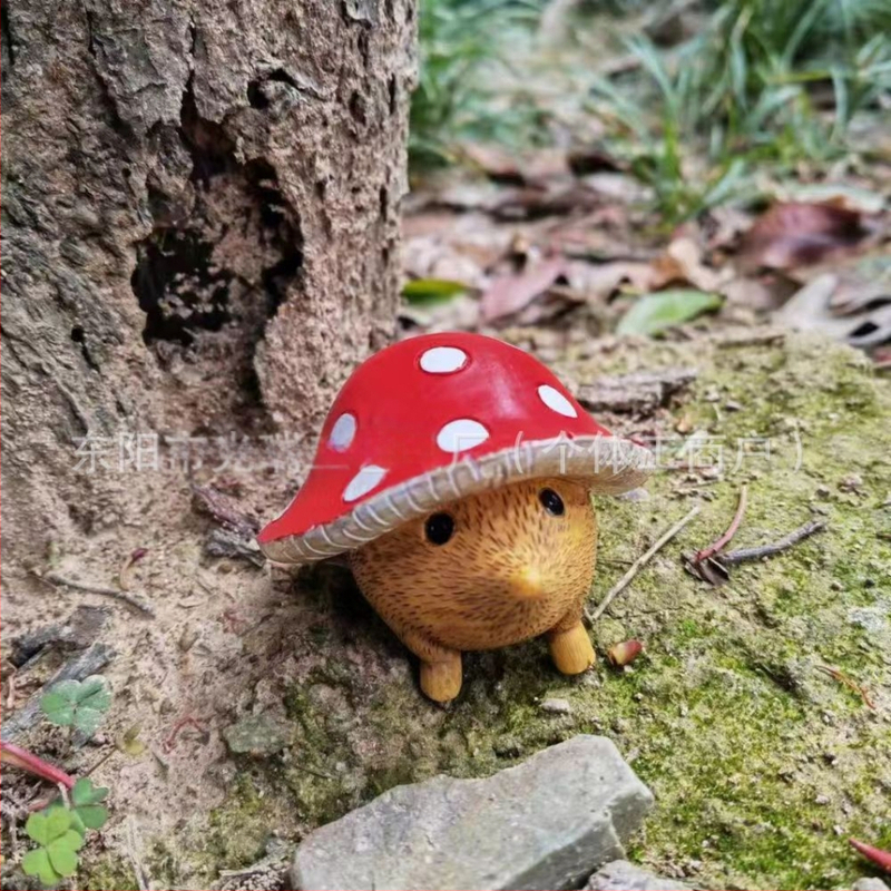 Κηπουρικό διακοσμητικό σε μορφή ποντικιού με μανιτάρι — από ρητίνη, στυλ καρτούν, γλυπτική