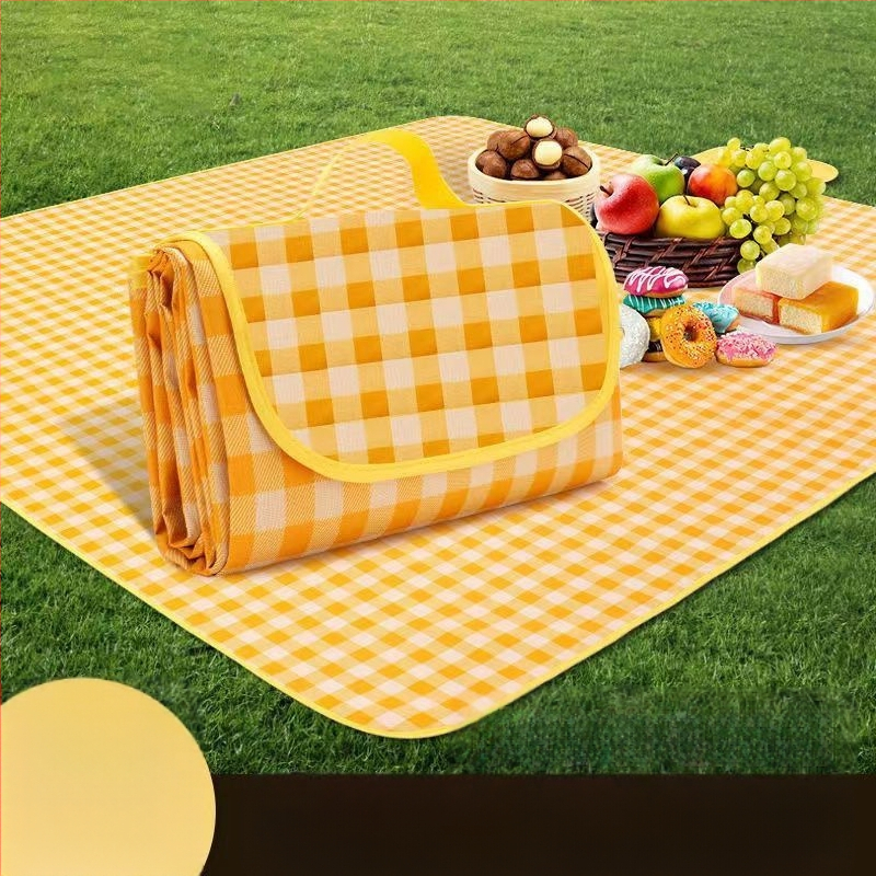Piknika paklājs – ūdensizturīgs, biezs, pārnēsājams, no nešūta auduma (300 g), 5–6 personām