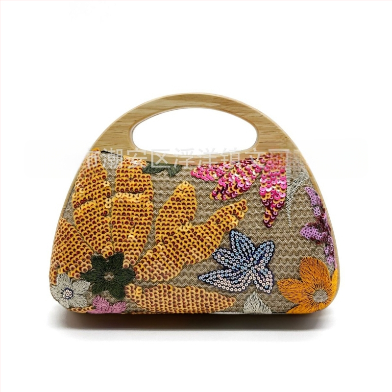 Sieviešu salmu rokassoma ar izšuvumu un pailītēm, maza horizontāla kvadrāta forma, PU oderējums, iekšējais telefona kabatiņa, atvērta augšdaļa, pavasaris 2025