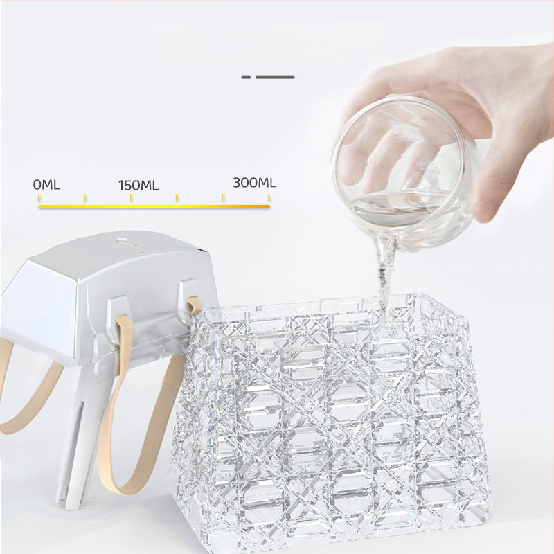 Drėkintuvas namams ir biurui — USB stalinis su krištolo korpusu, 1 rūko išėjimas, vandens bakas <0.5 L, aprėptis 21–30 m², atmosferos lemputė