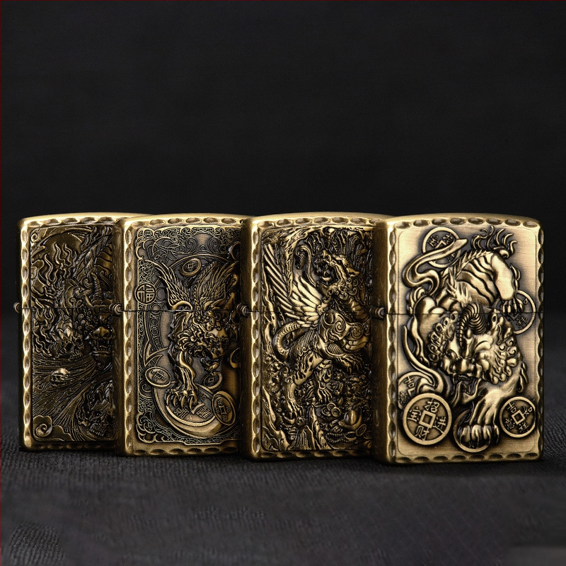 Metāla kerosēna liesmas lāpa ar reljefa dizainu antīkā stilā, mitoloģiskas būtnes: pūķis, tīģeris un Suzaku