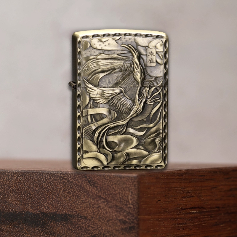 Metāla kerosēna liesmas lāpa ar reljefa dizainu antīkā stilā, mitoloģiskas būtnes: pūķis, tīģeris un Suzaku