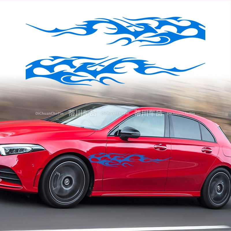 Kasusi automašīnas korpusa uzlīme – līmējoša, ģeometrisks liesmas motīvs, dekorācijai uz visas sānu puses