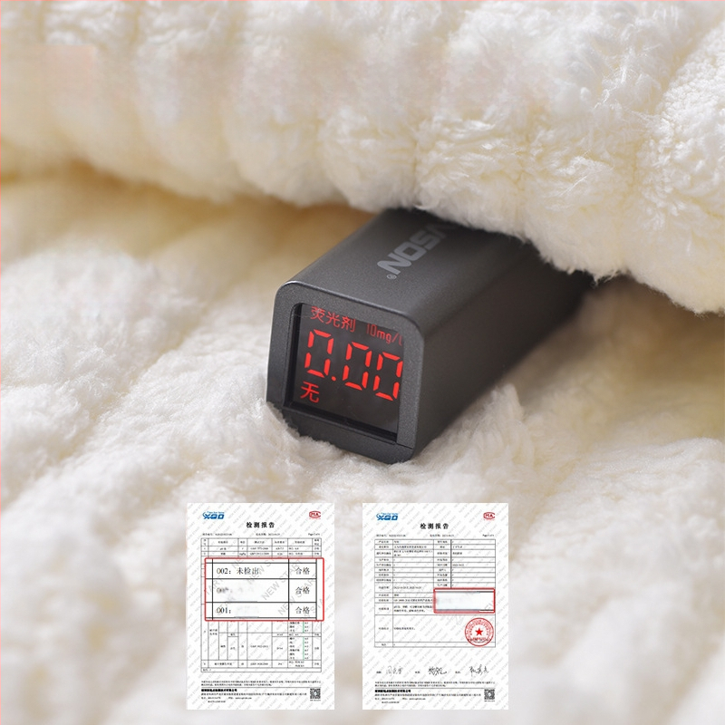 Koralinio fliso rankšluostis su džakardo apdaila, 150D, svoris 200–300 g, namų naudojimui