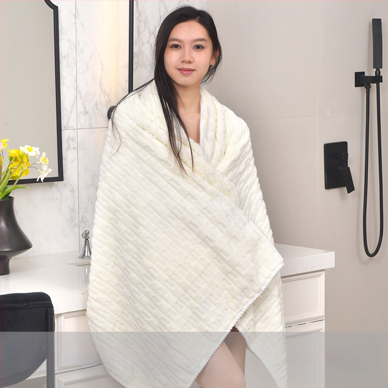 Koralinio fliso rankšluostis su džakardo apdaila, 150D, svoris 200–300 g, namų naudojimui