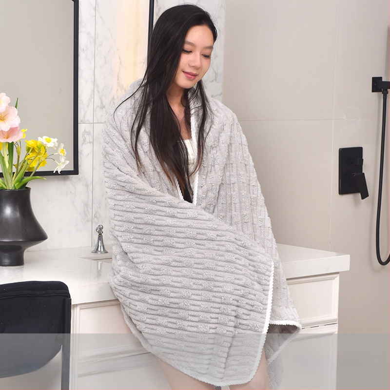 Koralinio fliso rankšluostis su džakardo apdaila, 150D, svoris 200–300 g, namų naudojimui