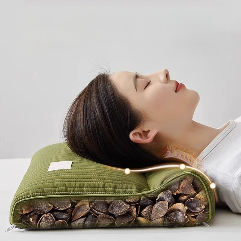 Grikšķu spilvens ar cietu kodolu kakla aizsardzībai, pildījums no grikšķiem, 100% kokvilnas pārvalks, taisnstūra forma, vienai personai, iekļauts spilvena pārvalks