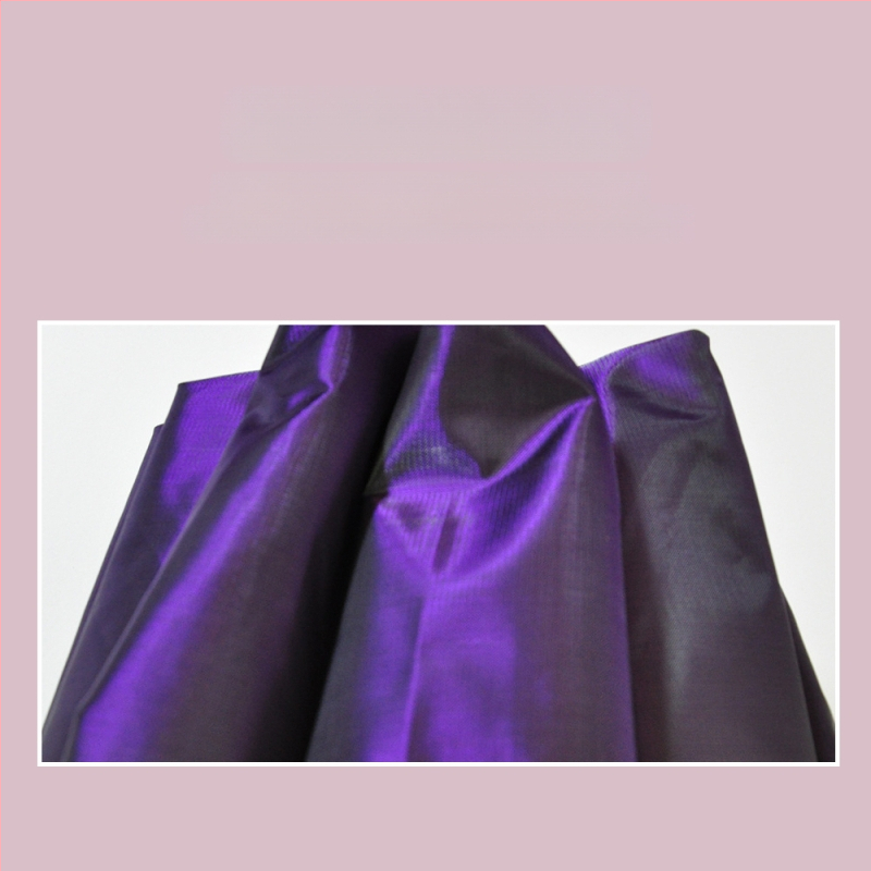 Trīsdaļīgs lietussargs ar satīna 190T audumu, tērauda ribas un stienis, plastmasas rokturis, UV aizsardzība UPF > 50