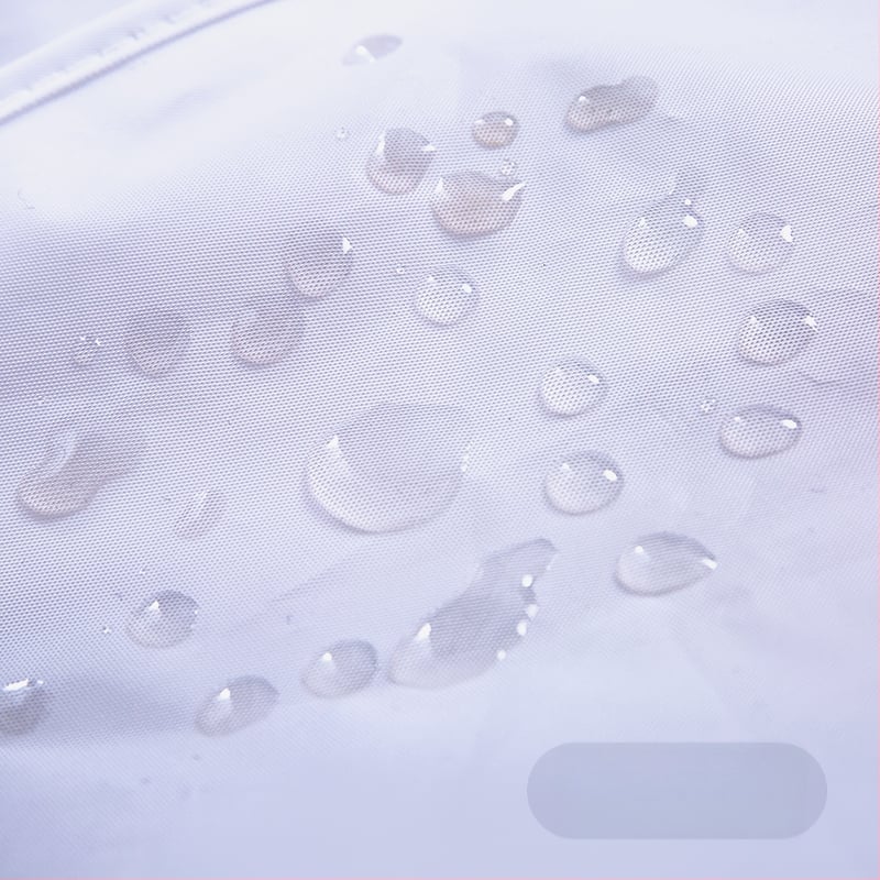 Stāvošs drēbju pakaramais ar putekļu aizsargājošu vāciņu un karāmo somu, pastoral stils, aizsardzība pret putekļiem