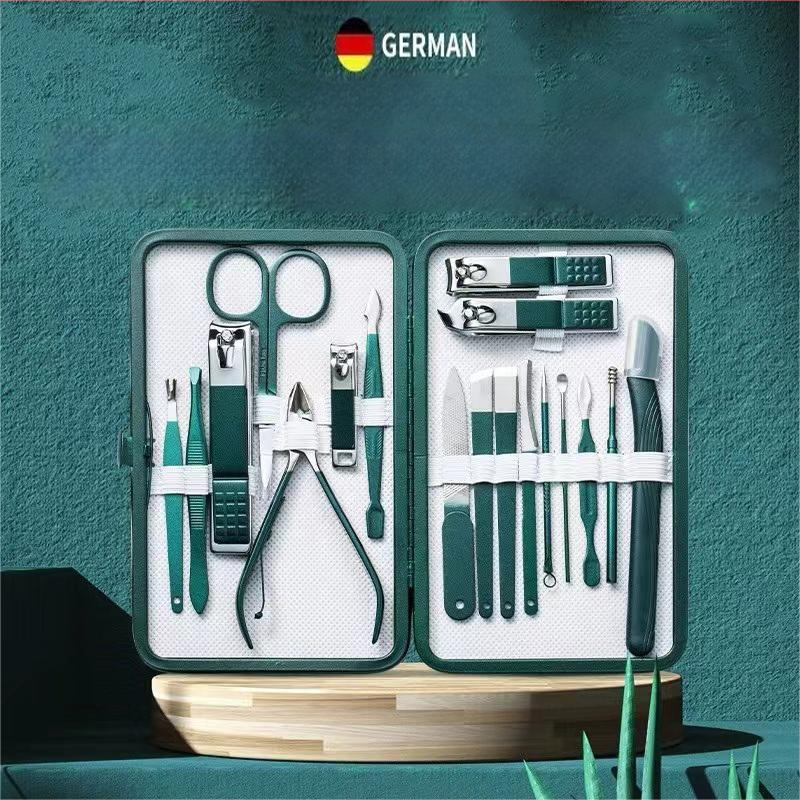 18-частов преносим комплект за маникюр – ножици за нокти и инструменти; материали: неръждаема стомана с електроплатина и въглеродна стомана; дизайн: преносим, плоска уста, наклонен дизайн; мултифункционални пинсети