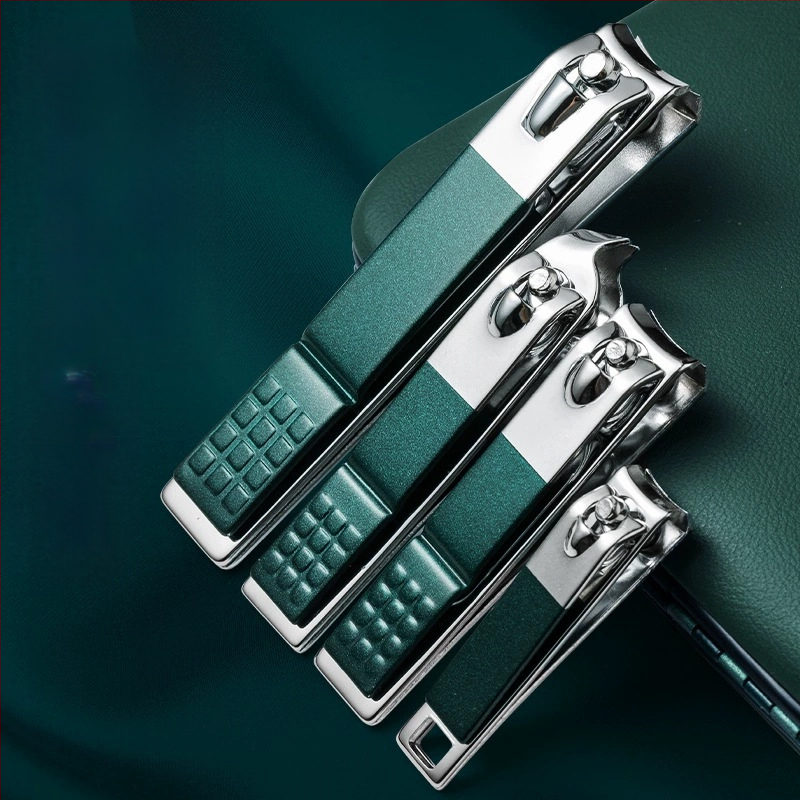 18-частов преносим комплект за маникюр – ножици за нокти и инструменти; материали: неръждаема стомана с електроплатина и въглеродна стомана; дизайн: преносим, плоска уста, наклонен дизайн; мултифункционални пинсети