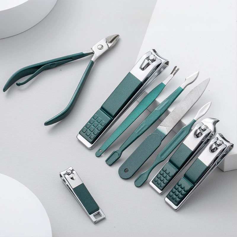 18-частов преносим комплект за маникюр – ножици за нокти и инструменти; материали: неръждаема стомана с електроплатина и въглеродна стомана; дизайн: преносим, плоска уста, наклонен дизайн; мултифункционални пинсети