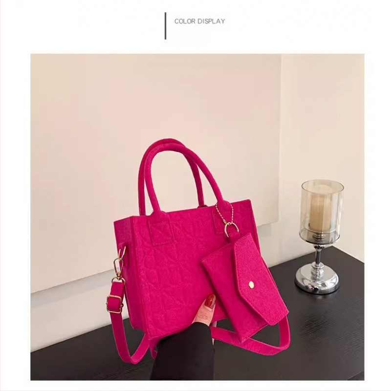 Двоен комплект филцови чанти – прост и универсален дизайн, чанта през рамо; Материал: филц; Стил: темпераментна зряла жена; Функции: износоустойчиво и улеснява пренасянето; Пускане: пролет 2024