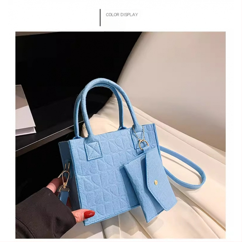 Двоен комплект филцови чанти – прост и универсален дизайн, чанта през рамо; Материал: филц; Стил: темпераментна зряла жена; Функции: износоустойчиво и улеснява пренасянето; Пускане: пролет 2024