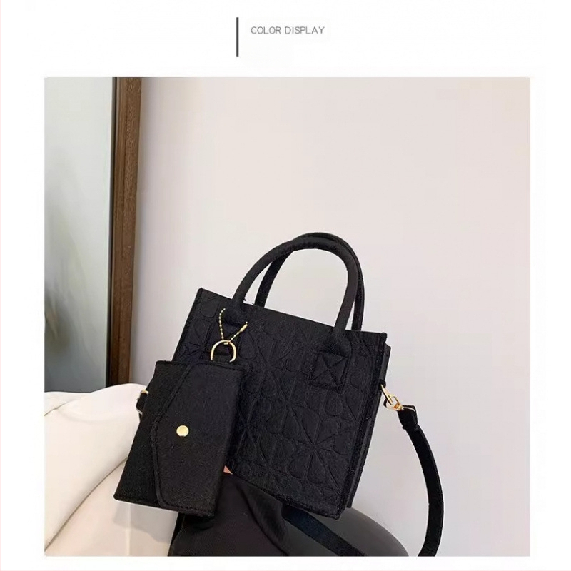 Двоен комплект филцови чанти – прост и универсален дизайн, чанта през рамо; Материал: филц; Стил: темпераментна зряла жена; Функции: износоустойчиво и улеснява пренасянето; Пускане: пролет 2024