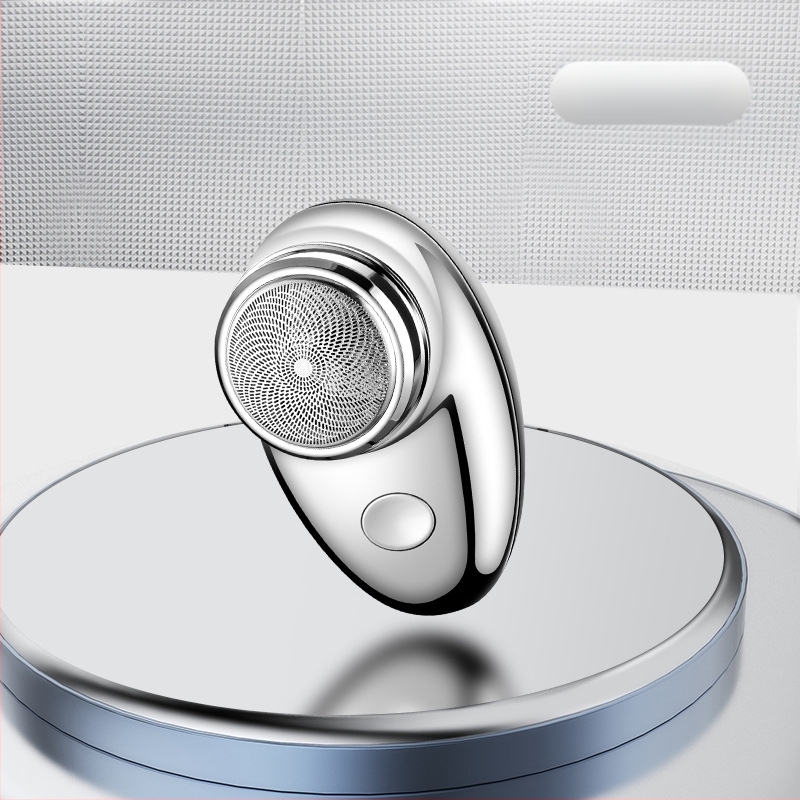 Ηλεκτρική ξυριστική μηχανή με 1 περιστρεφόμενη κεφαλή; ενσωματωμένη μπαταρία 100–300 mAh; αυτονομία 30–45 λεπτών; κινητήρας τύπου brushed; πλένεται και αποσπώμενη κεφαλή.