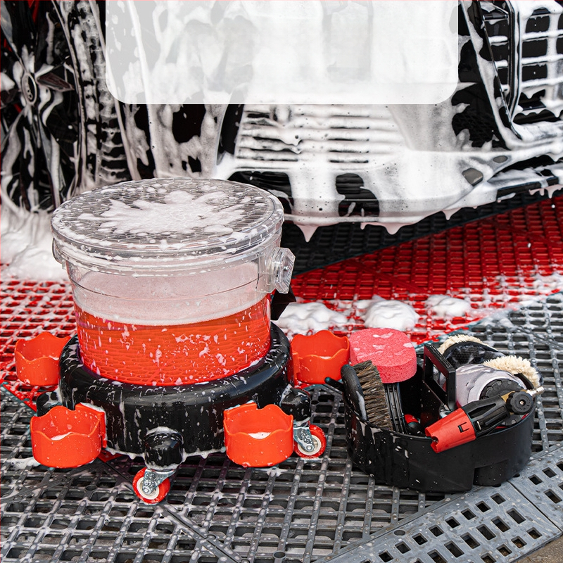 Automobiļu mazgāšanas spainis ar divām kannām, plastmasas, caurspīdīgs ūdens tvertnes un pamatne ar trosi karšanai; pārnēsājams ārējai lietošanai