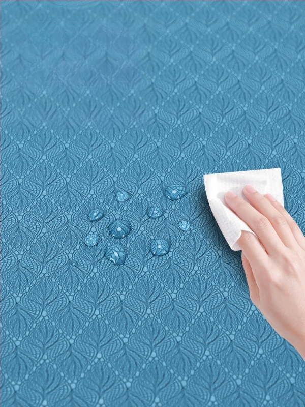 Йога мат, преносим сгъваем за почивка и спорт, противохлъзгащ, 250 г, 8 мм, ТПЕ, минималистичен дизайн, възможност за персонализация