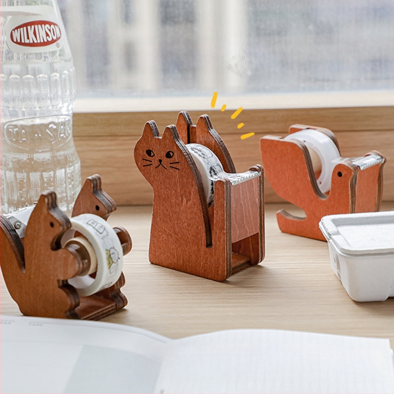 Medinė stalinė juostos pjaustymo priemonė, mažo gyvūno formos, retro stilius, juostai iki 48 mm pločio