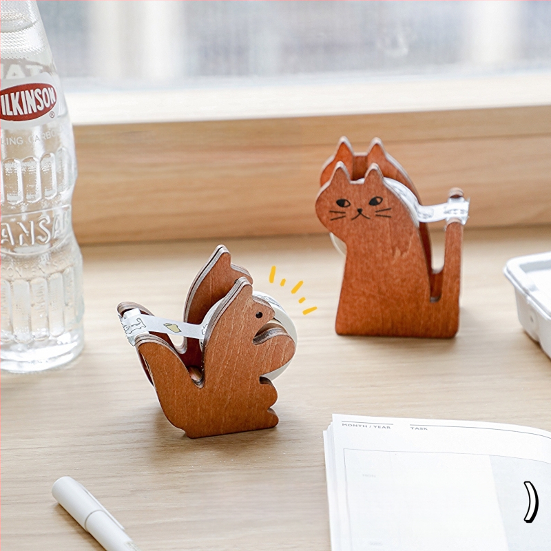 Medinė stalinė juostos pjaustymo priemonė, mažo gyvūno formos, retro stilius, juostai iki 48 mm pločio