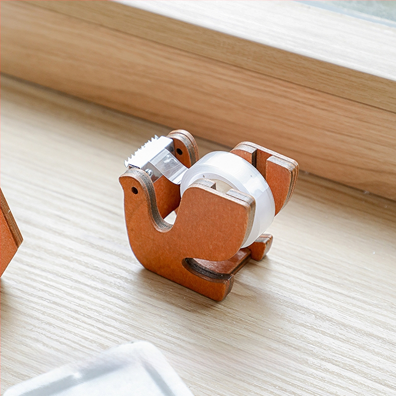 Medinė stalinė juostos pjaustymo priemonė, mažo gyvūno formos, retro stilius, juostai iki 48 mm pločio