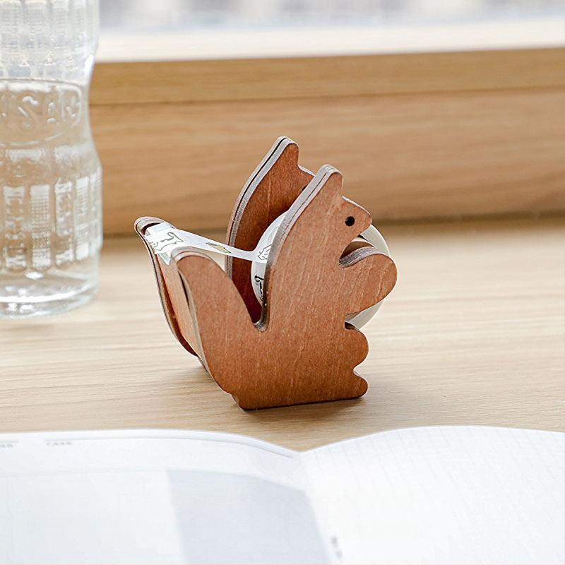 Medinė stalinė juostos pjaustymo priemonė, mažo gyvūno formos, retro stilius, juostai iki 48 mm pločio