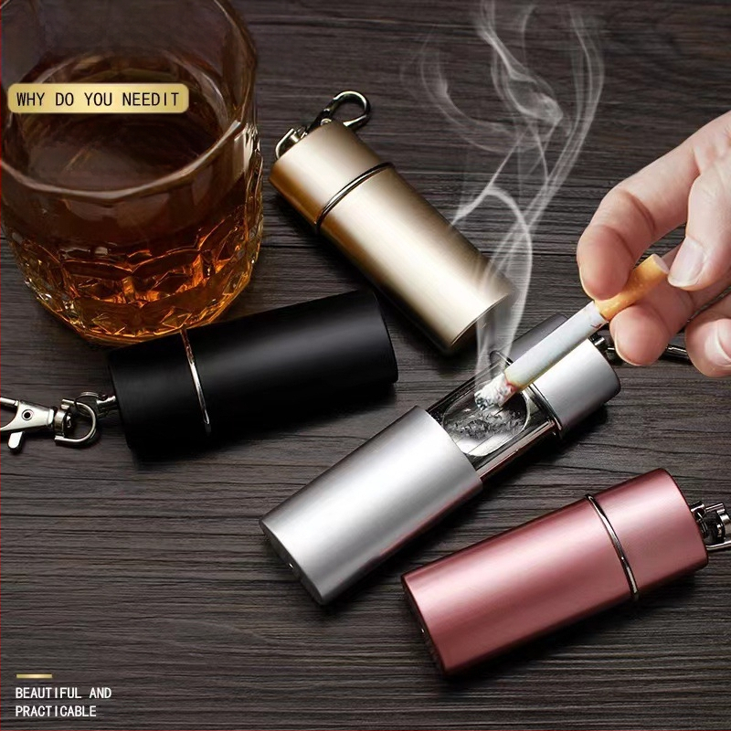 YF607 Kompaktā metāla pelnu vāciņa ar atslēgu piekariņu – ABS + nerūsējošais tērauds; nav vienreizējās lietošanas; funkcijas: atslēgu piekariņš, dekors, uzglabāšana; logotips drukāts