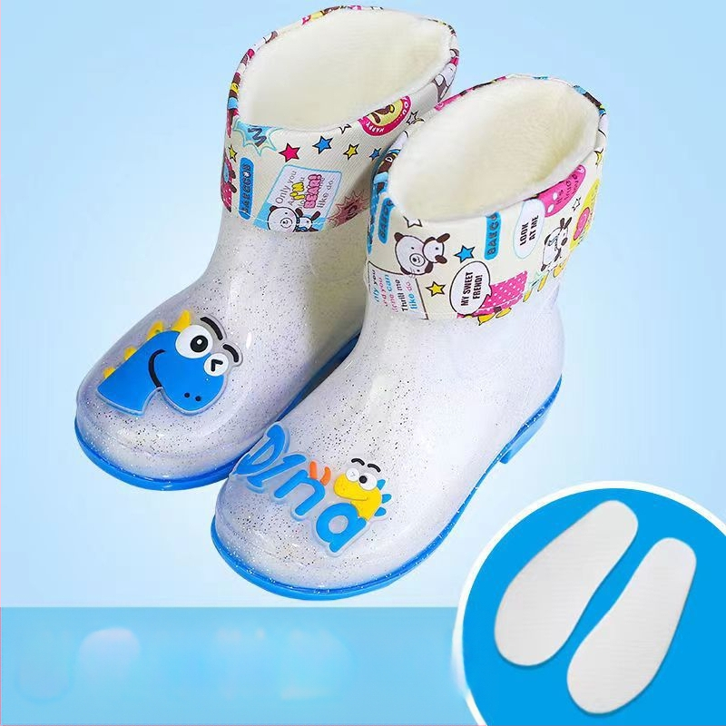 Bērnu lietuss zābaki - PVC augšdaļa, vidējā caurules augstums, zems papēdis 1–3 cm, burti-dinozaura raksts, animācijas stils