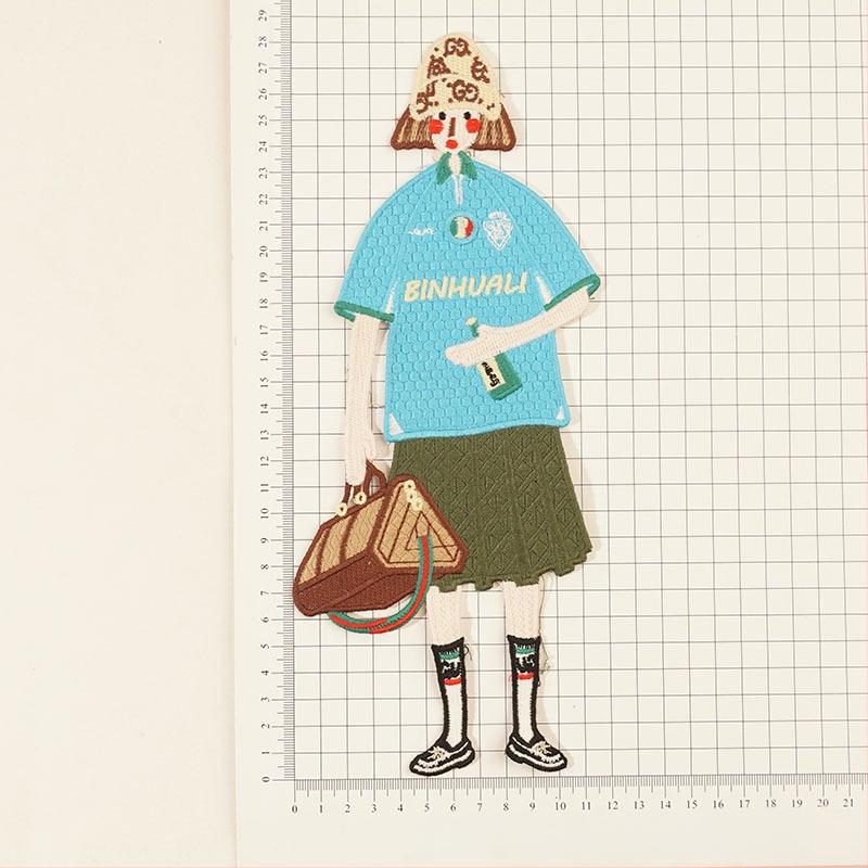 Dekoratīva izšūta uzlīme — roku šūta, ūdens šķīstoša izšūta uzlīme, poliestera un kokvilnas materiāls, piemērota mēteļiem, džemperiem, somām un apģērbam — Embroidered attic